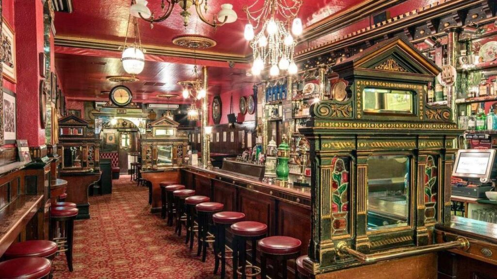 The Long Hall - Traditional Irish Bar