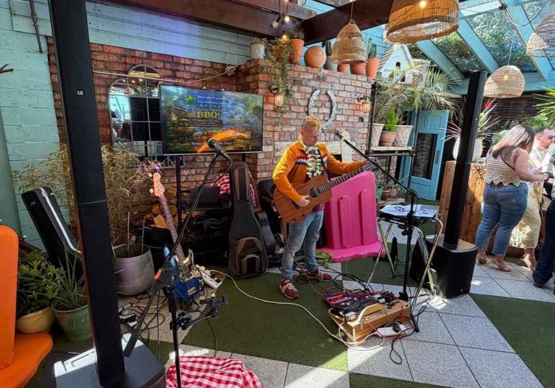 live entertainment for corporate summer party