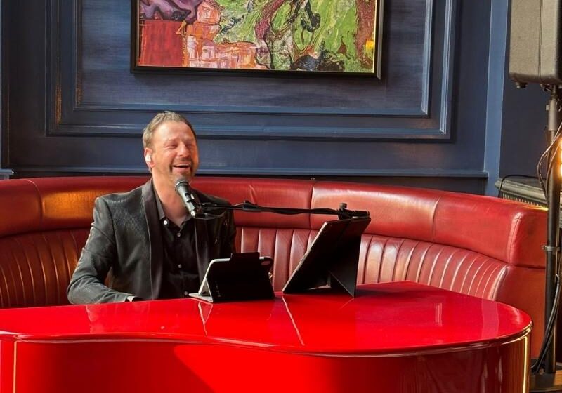 Scott Newman performing live piano music as guests arrived at Citco's corporate summer party at Nolita in Dublin.